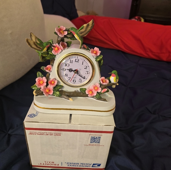 Hummingbird Mantle Clock - Picture 3 of 5